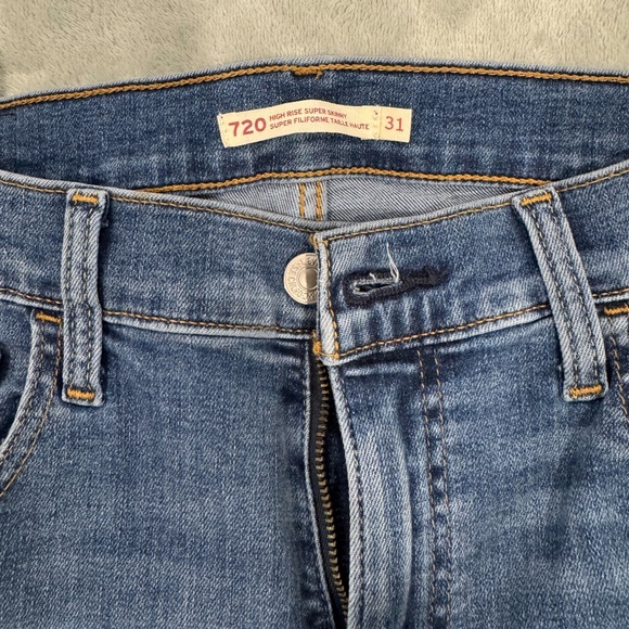 Levis Jeans - Picture 1 of 2